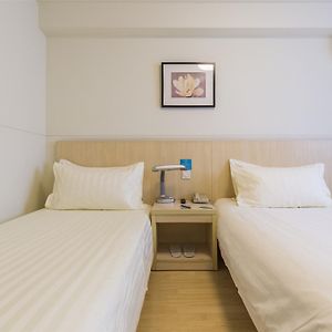Standard Twin Room A